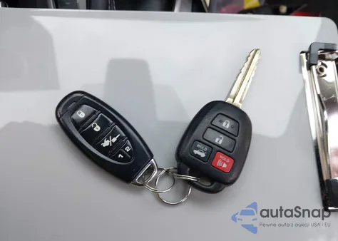 2018 Toyota Corolla Se from USA, damaged, VIN 2T1BURHE9JC089835